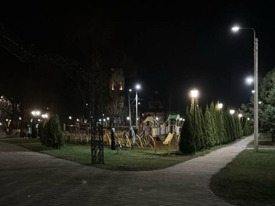 В Никольском парке восстановили освещение после обращений жителей