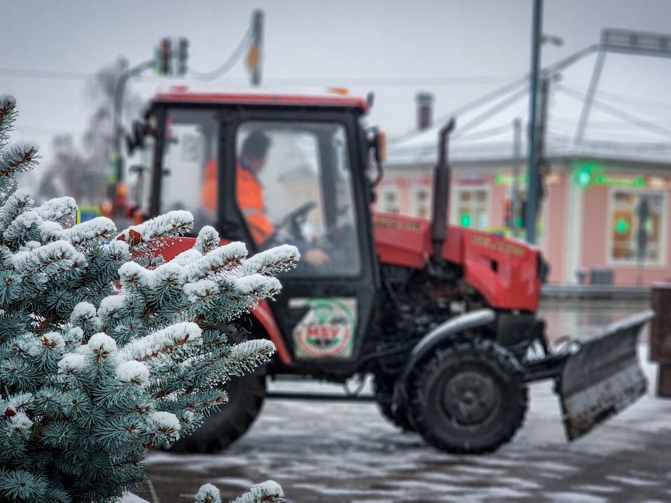 Будет скользко: водителей призвали выезжать только на зимней резине 17 ноября