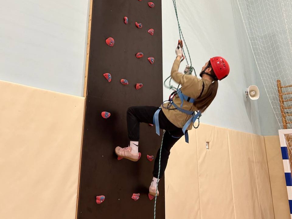 Школьные лагеря открыли двери для интеллектуалов, спортсменов и патриотов