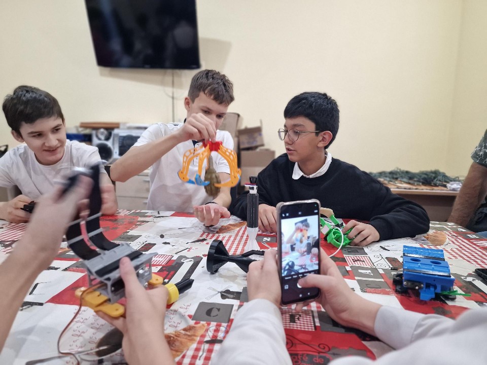 «Ласточкин хвост» для БПЛА создали школьники Балашихи в помощь бойцам СВО