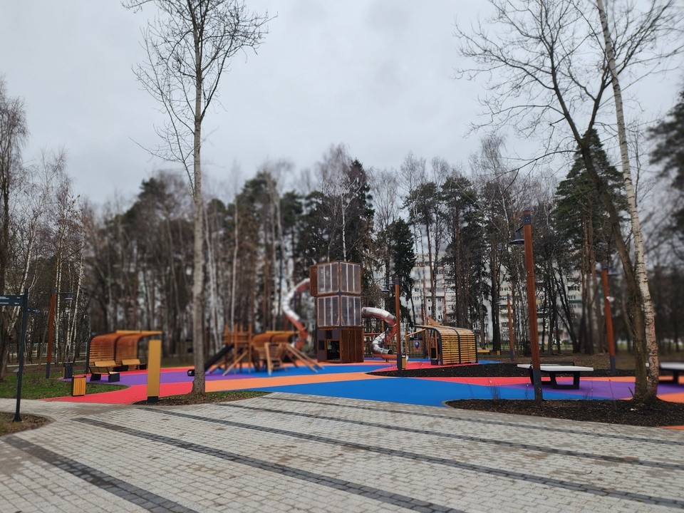 Детей просят не играть на стройке парка «Папанинская дача