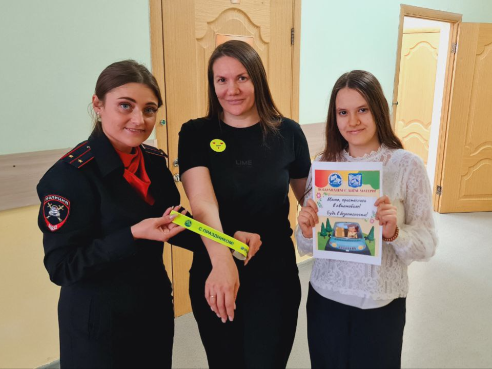 Домодедовских мам научили светиться на дороге