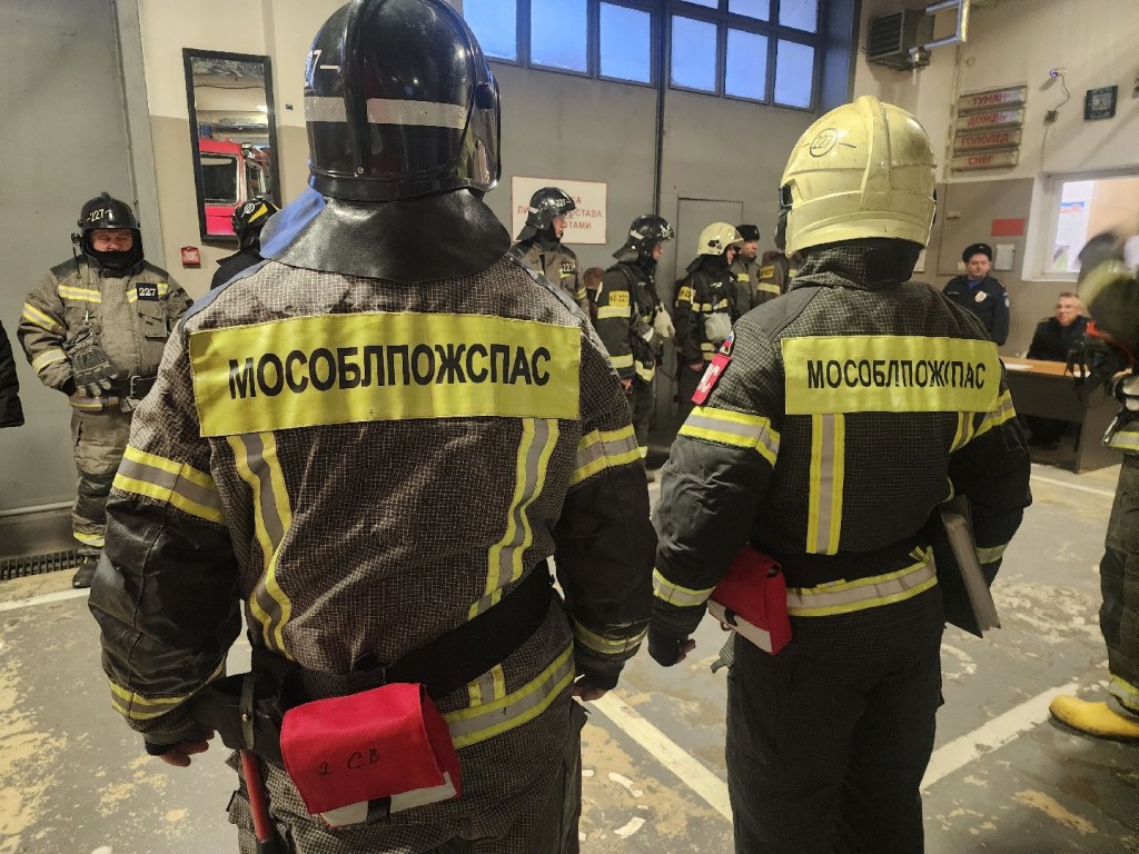 Инструкторы учили пожарных Раменского тонкостям профессии