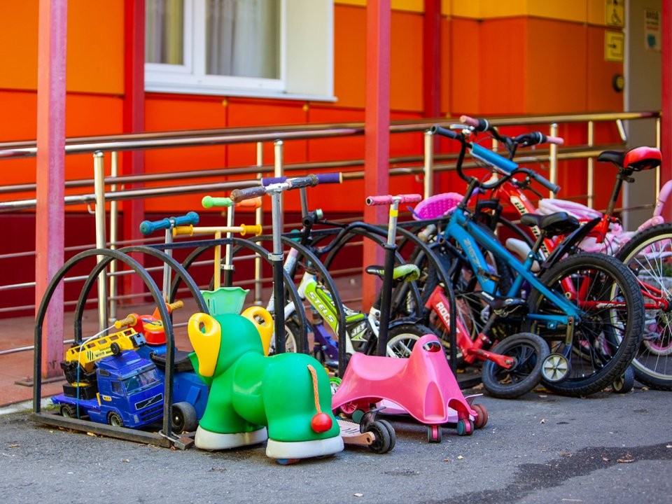 Во Власихе усилили меры безопасности на детских площадках