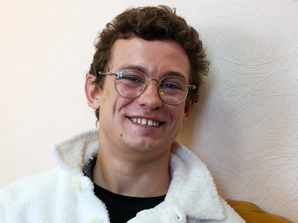 «Ему идет»: зачем Никита Кологривый надел смирительную рубашку на премьеру «Метода-3»