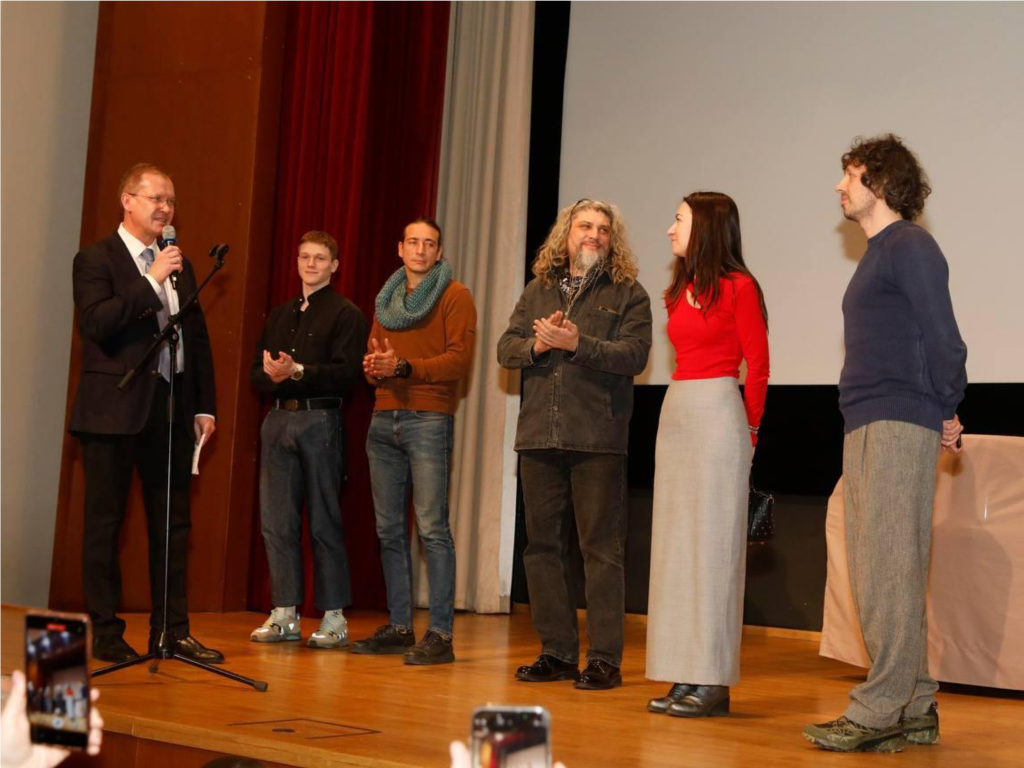 От баяна до архимандрита: сотрудник ДК «Быково» дебютировал в кино