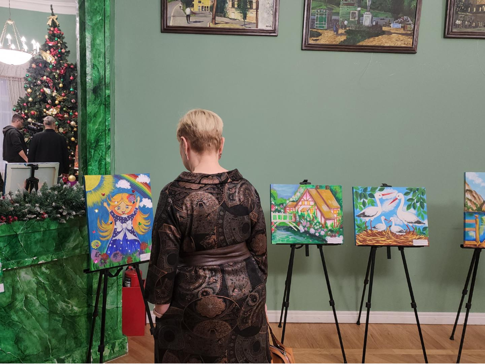 В Красногорске открылась трогательная выставка детских работ из ЛНР