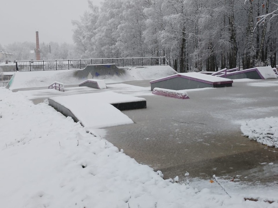 Скейт-парк в Волоколамске после снегопада закрыли для катания