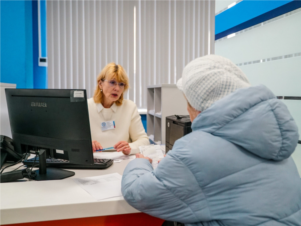 Сотрудники налоговой службы научили жителей использованию личного кабинета