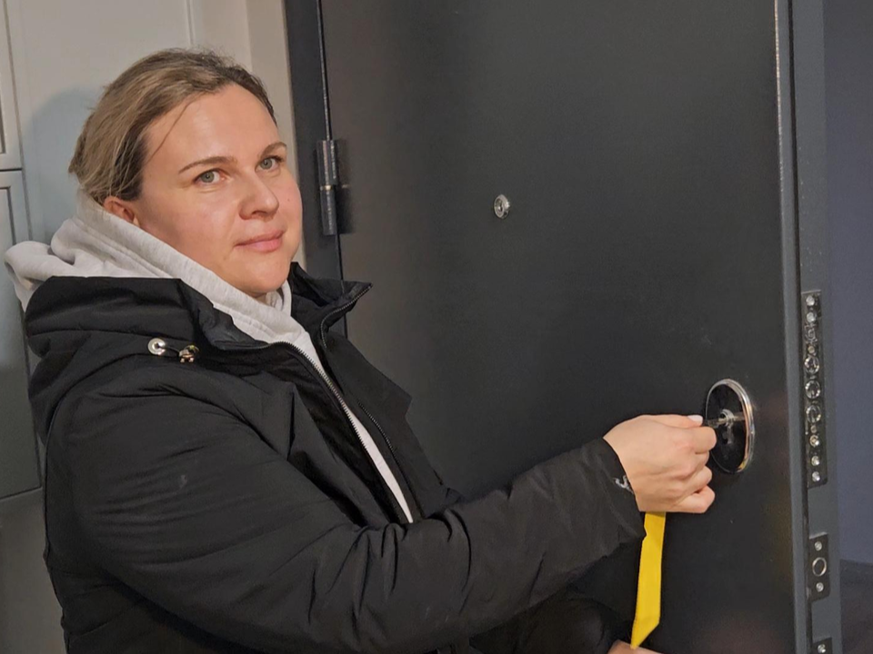 Жуковчане из аварийных домов получили ключи от квартир в новостройке на Гагарина