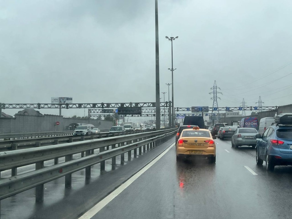 Не только снег, но и лед накроют Подмосковье в эти выходные