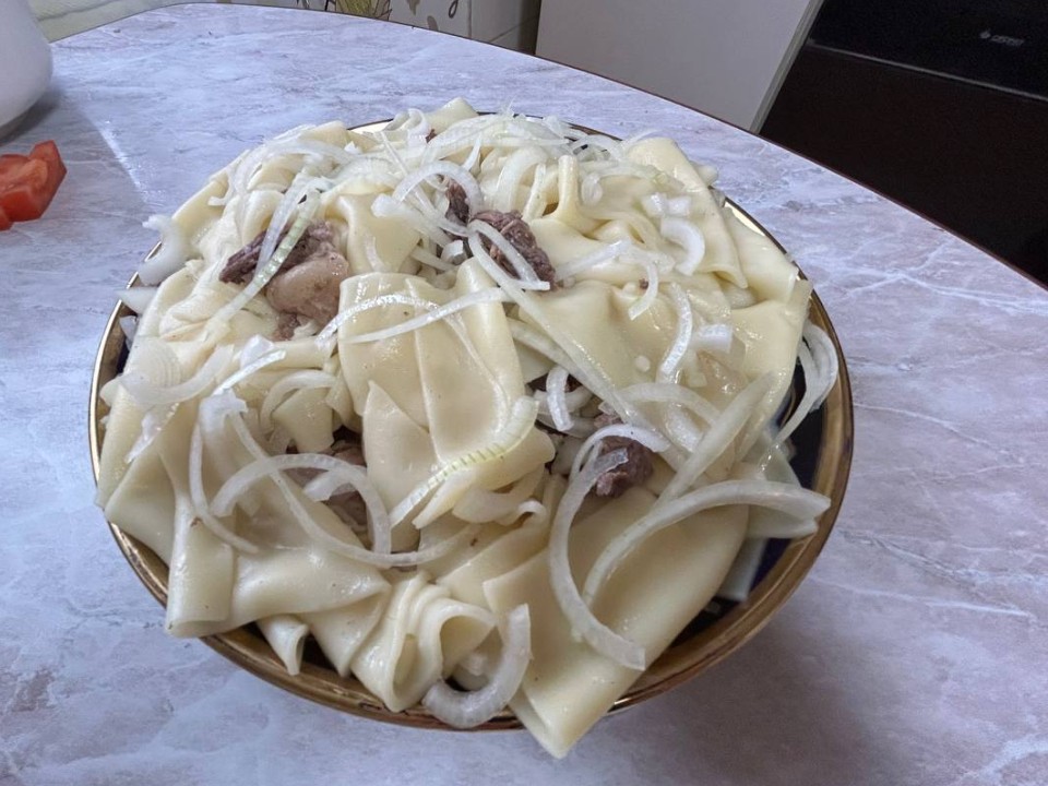 Ажиотаж накануне Нового года: журналист REGIONS приготовила бешбармак из конины, чтобы быть в тренде