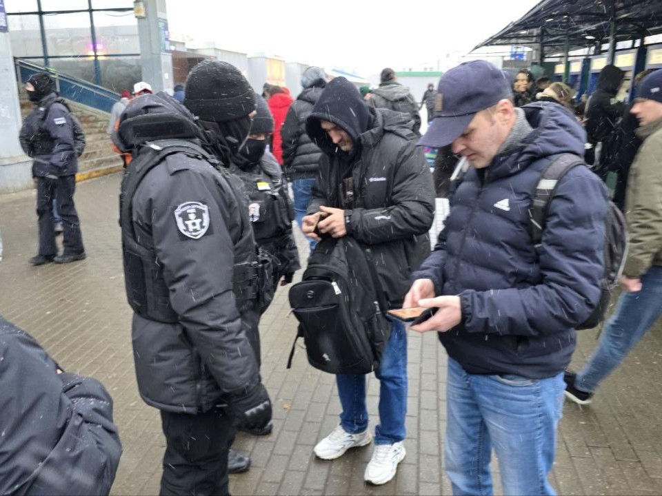 Миграционная ревизия в Мытищах: 29 дел, 15 «контрольных» и три запрета на въезд. Чем закончился рейд?