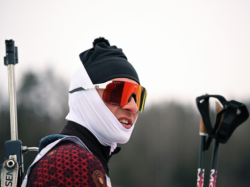 «Ошибся в стойке, но поймал просвет»! Биатлонист Халили из Сергиева Посада в составе команды взял главный трофей престижного Кубка