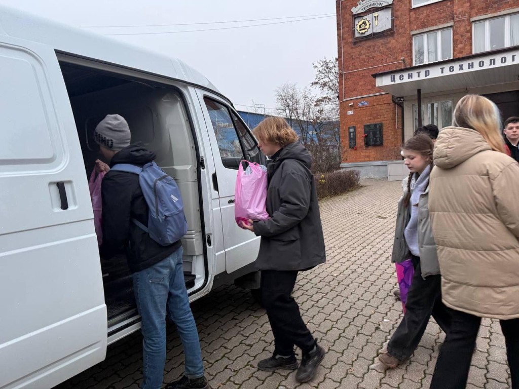 Гуманитарный экспресс: студенты и преподаватели колледжа «Энергия» собрали гигантский «сундучок добра» для военнослужащих