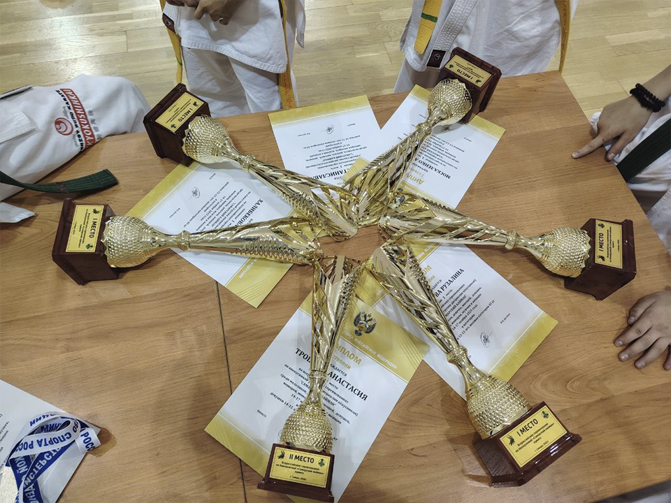 Каратистки клуба «Монолит» завоевали пять золотых медалей на всероссийском турнире