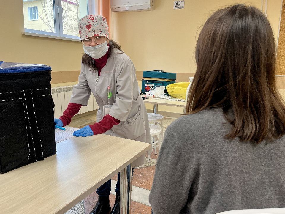 В Можайске вакцинируют от гриппа и пневмококка в мобильном ФАП