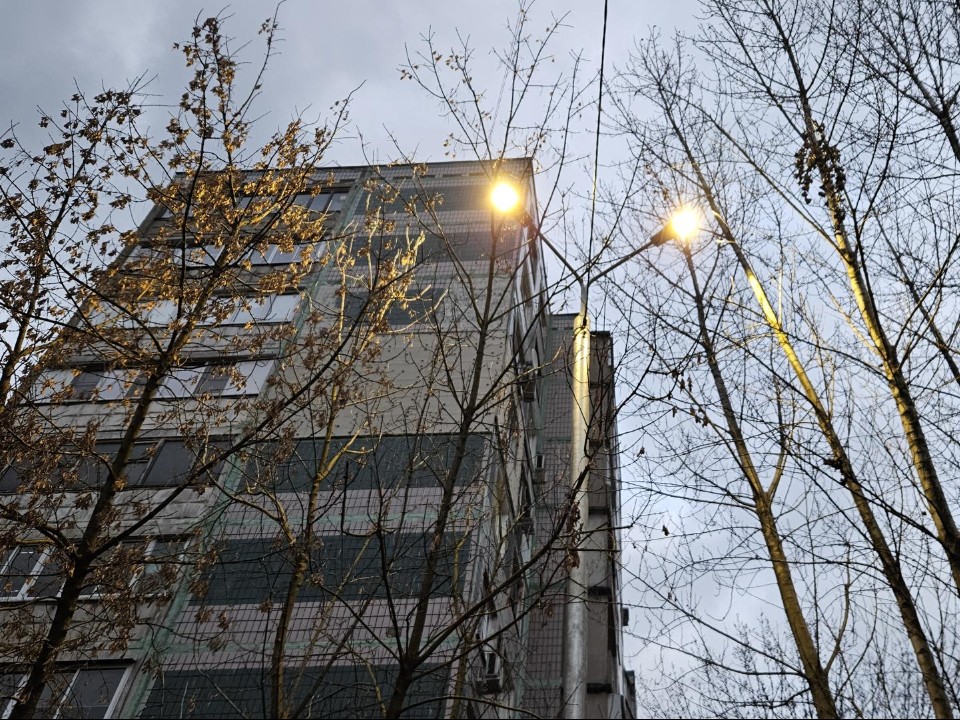 В городе завершили монтаж уличного освещения на Молодежной улице