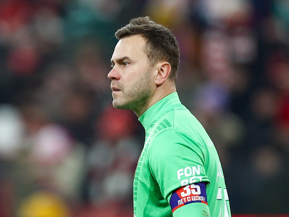 «Настоящий боец»: футболист Акинфеев поддержал коллегу по ЦСКА в борьбе с онкологией