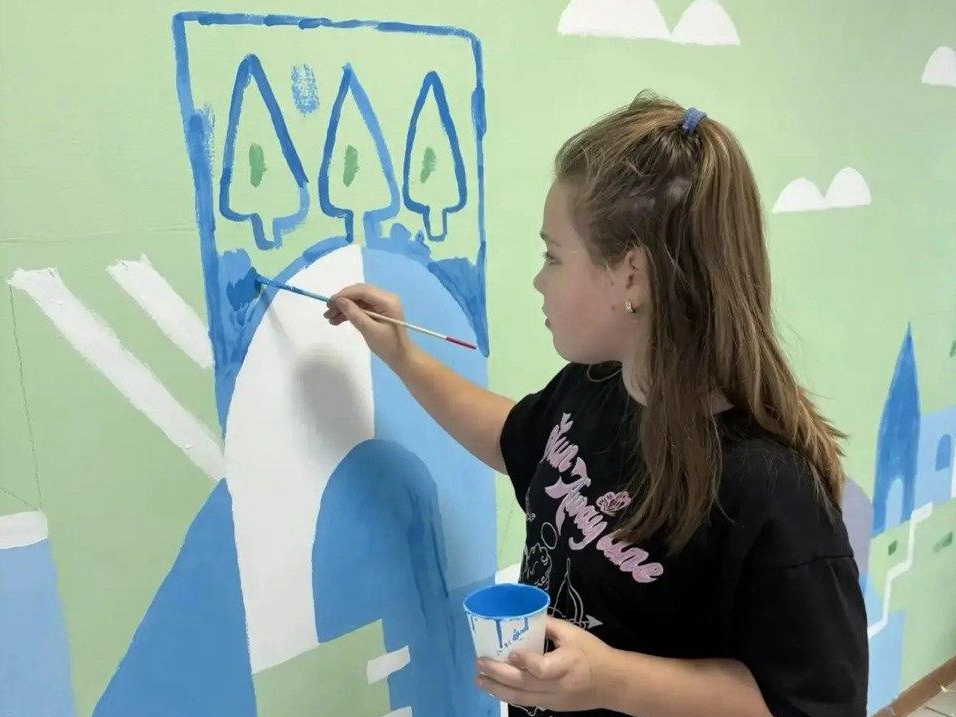 В Селятинской школе скучные стены стали стильным арт-объектом