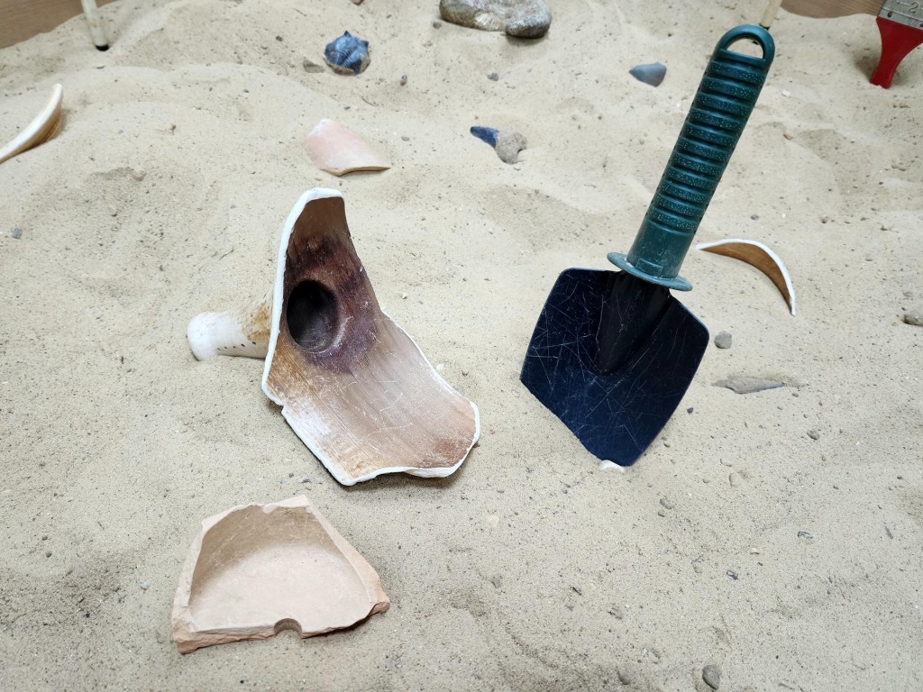 Школьники Солнечногорска пробуют себя в роли археологов