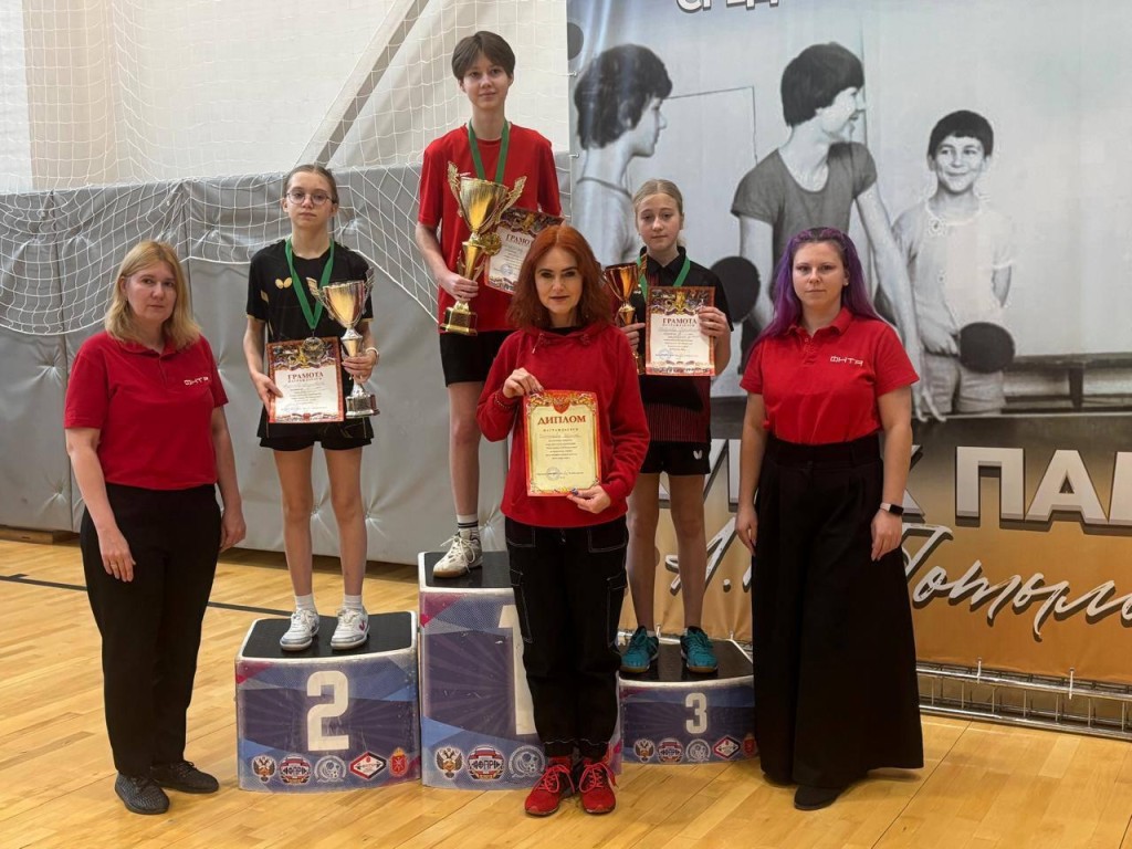 Золото и бронза — наши: жуковские теннисистки покорили межрегиональный турнир в Туле