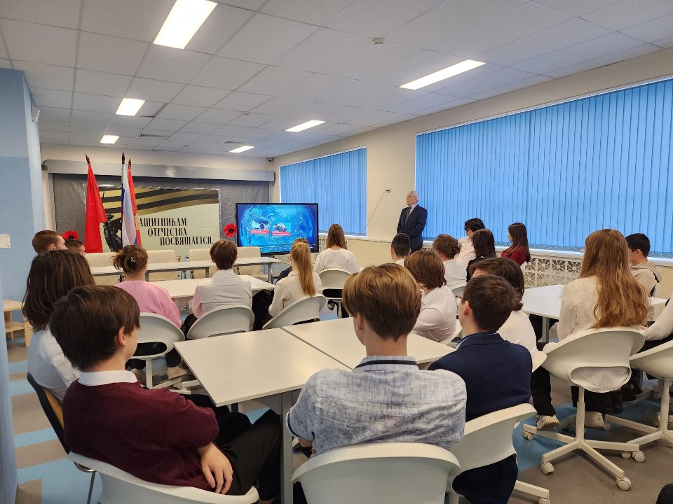 «Энергетика стали»: старшеклассникам школы №22 организовали профориентационный урок