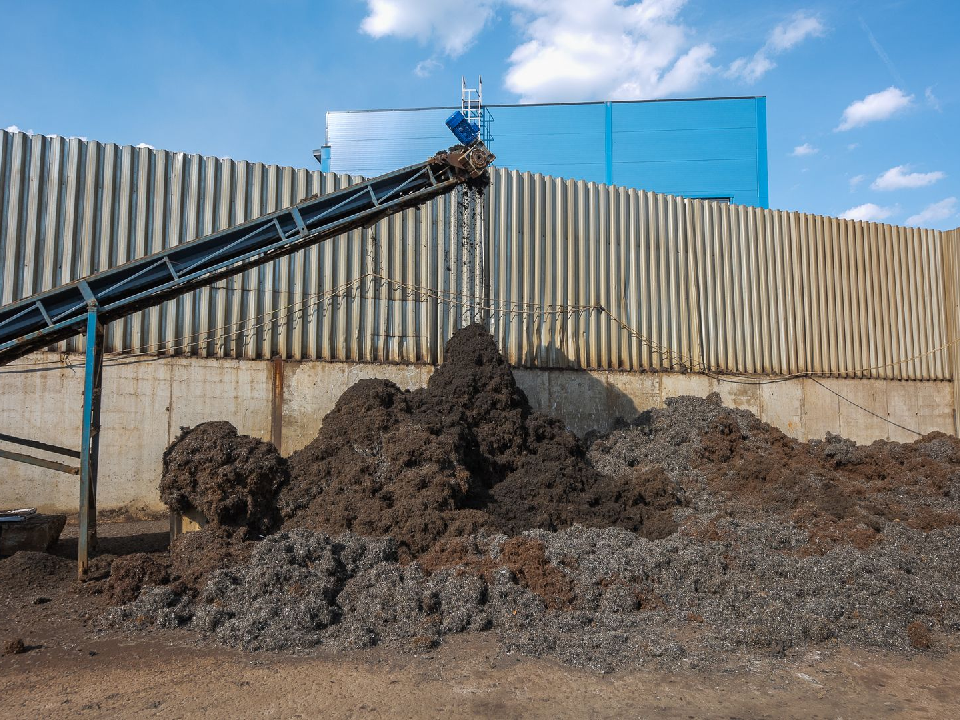 Дубня получила в подарок 1560 тонн асфальтобетонной крошки для обновления дорог