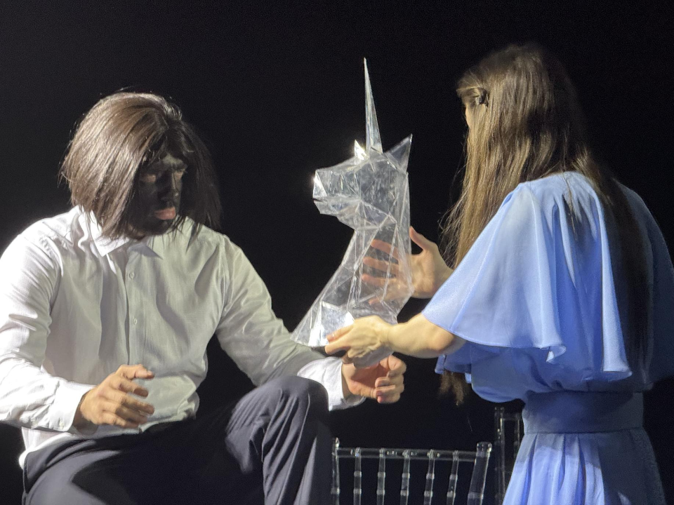 Зрители стали участниками премьерного спектакля «Стеклянный зверинец»