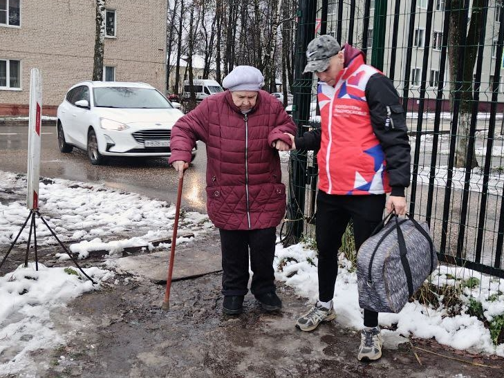 Волонтеры помогли пожилой жительнице Наро-Фоминска вернуться домой из больницы