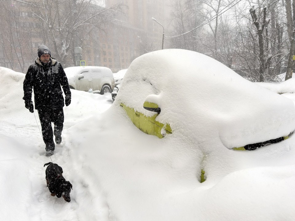 Циклон принесет мощный снежный заряд с сугробами до 15 сантиметров