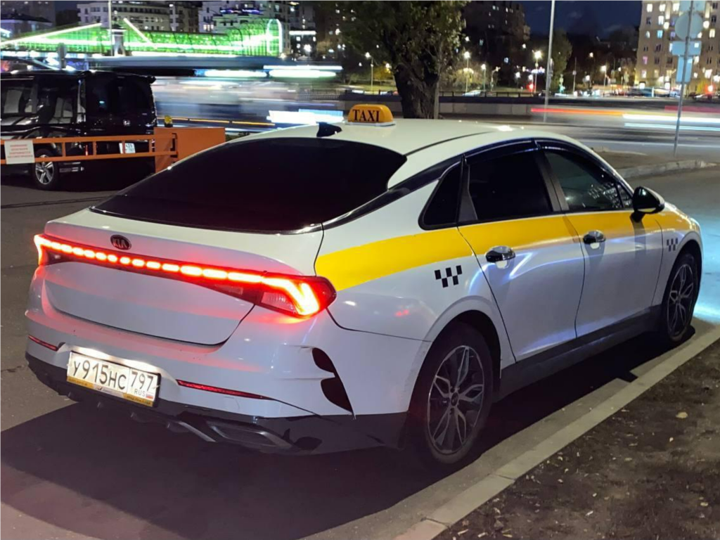 В Подмосковье массово прекращают работу такси: чем это обернется для пассажиров и что надо проверить перед поездкой