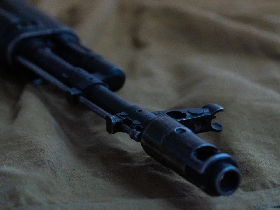 Оружейный арсенал в жилом доме: чем закончился обыск в квартире на улице Маршала Савицкого в столице