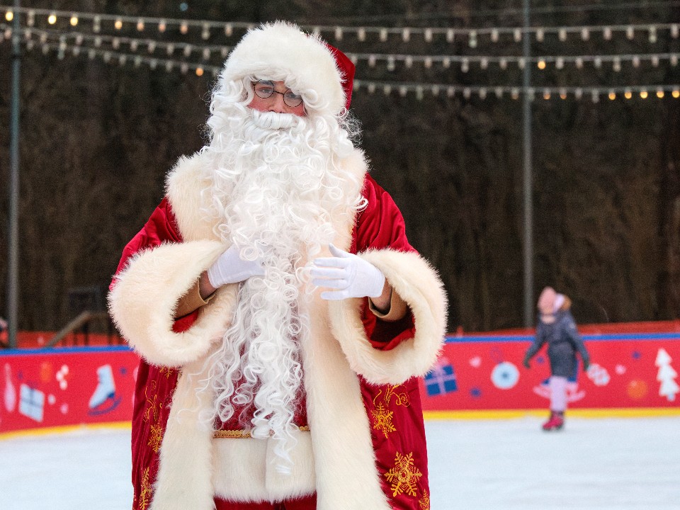 «Мы верим в Иисуса Христа»: православным запретили верить в Деда Мороза