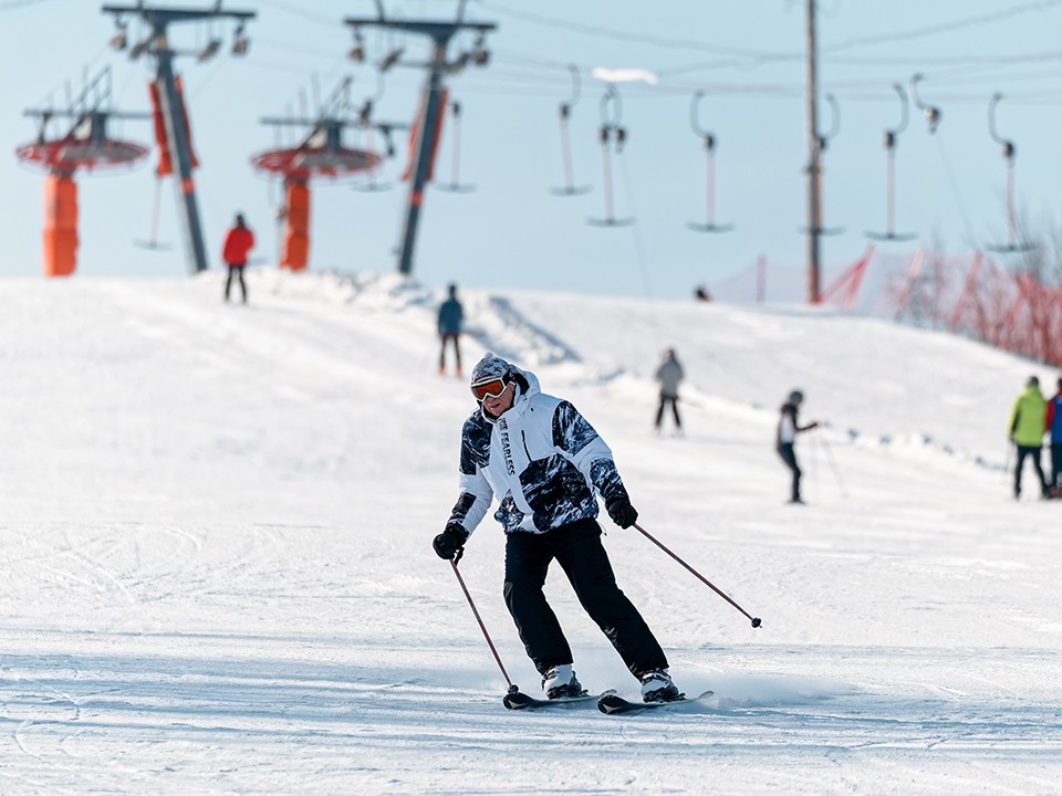 «Зачем ехать в Сочи, когда под боком все есть!»: где в Подмосковье покататься на горных лыжах