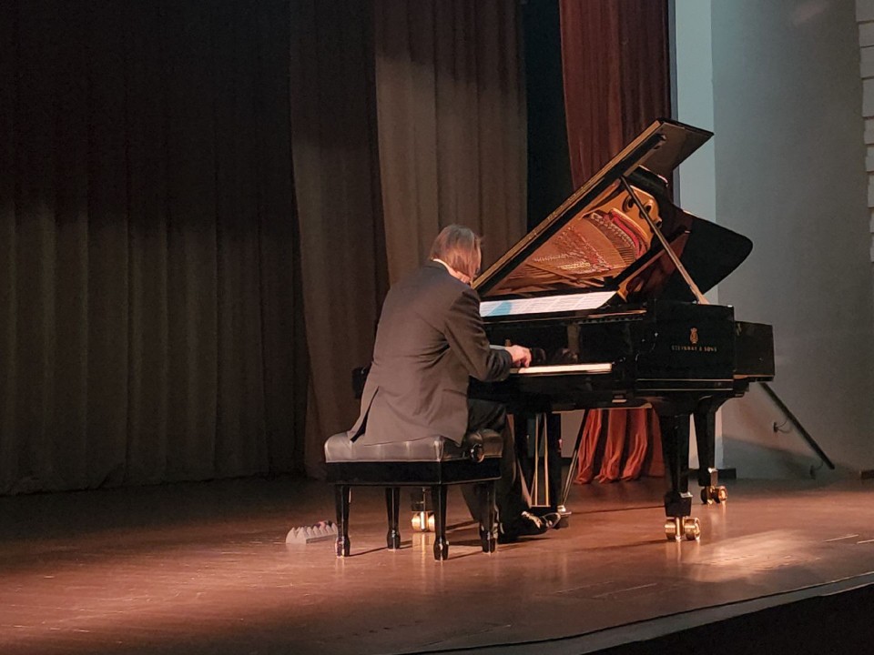 Истринцы послушали классику и собрали деньги для детей с тяжелыми диагнозами