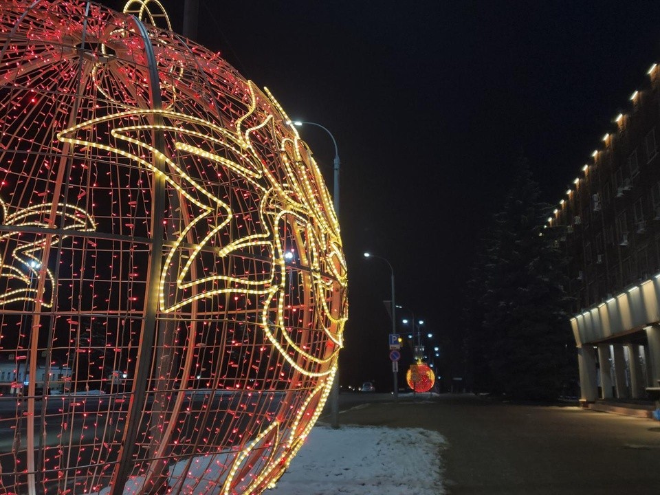 Павловский Посад превращается в новогоднюю сцену с огненными шарами