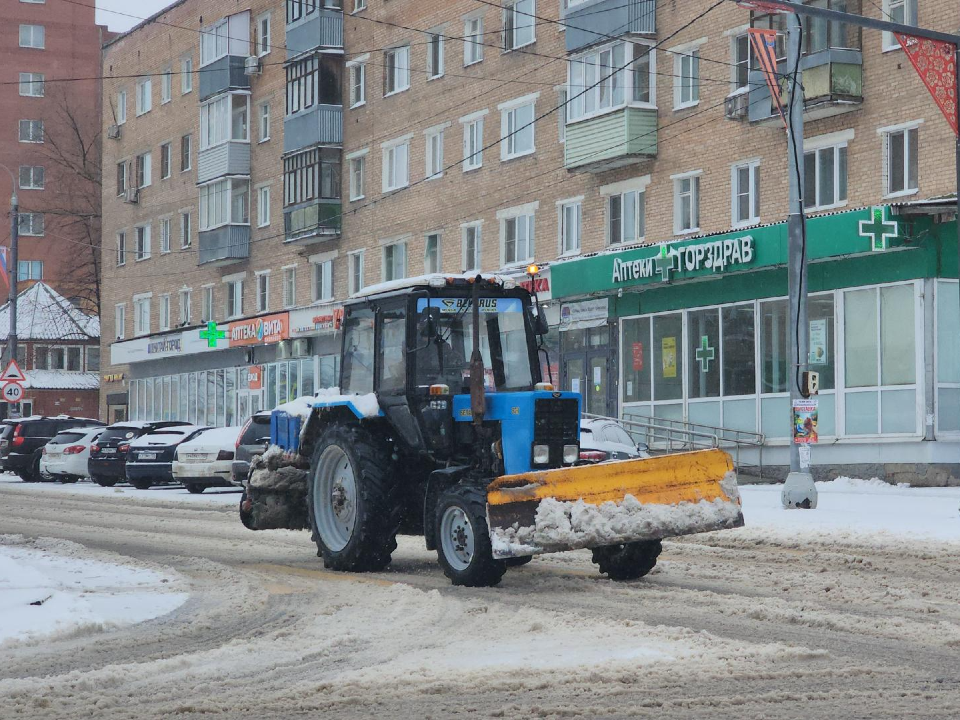 Более 200 работников коммунальных служб очищают улицы Павловского Посада и Электрогорска от снега