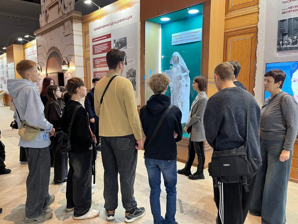 Выставка в Москве раскрывает секреты Нюрнберга: артефакты, фото и кинохроника помогают студентам глубже понять исторические события