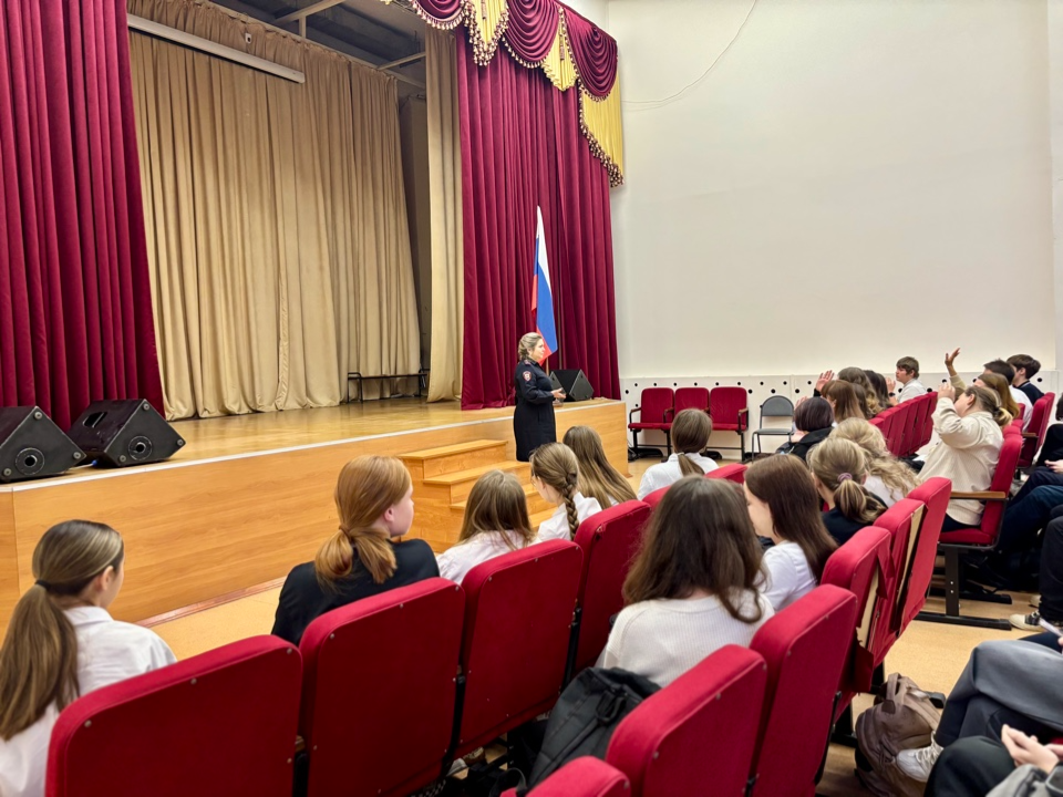 Не доверять предложениям о «легком и быстром заработке»: сотрудники полиции предупредили школьников