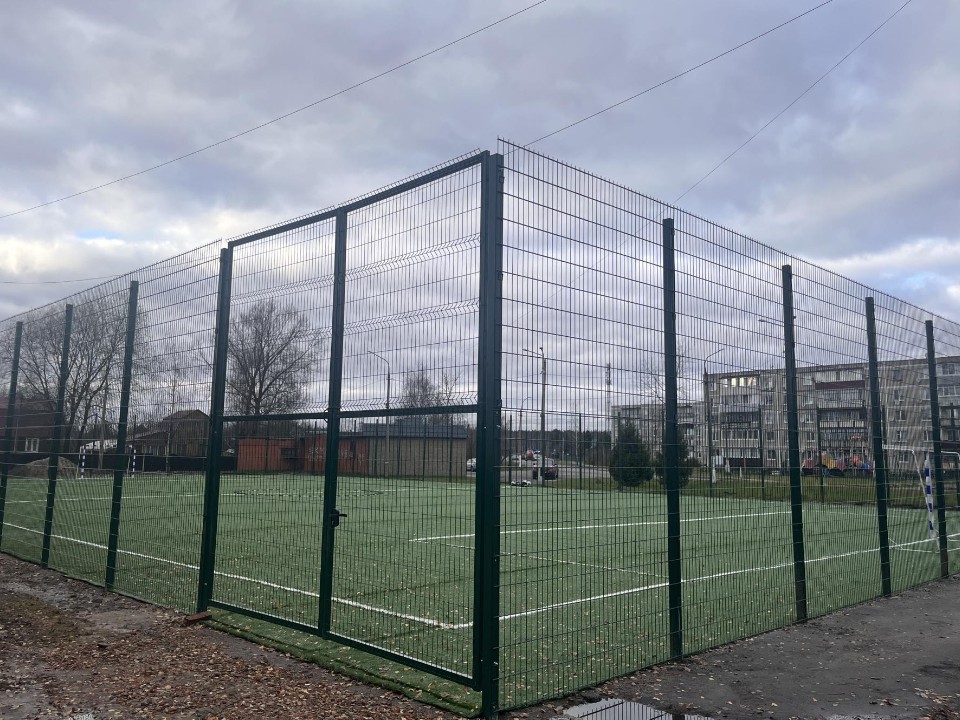 В поселке Шатурторф в течение 10 дней завершат строительство футбольной площадки