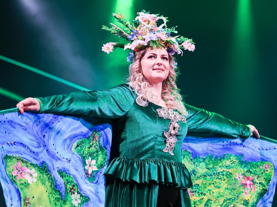 Пятеро детей и корона: как Людмила Яковлева из совхоза им. Ленина стала самой креативной мамой Подмосковья