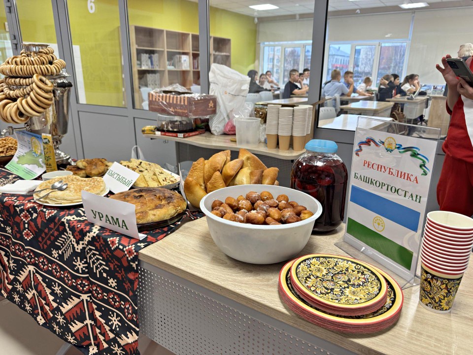 От шашлыка до чак-чака: в Шаховской гимназии устроили ярмарку «Кухня народов»