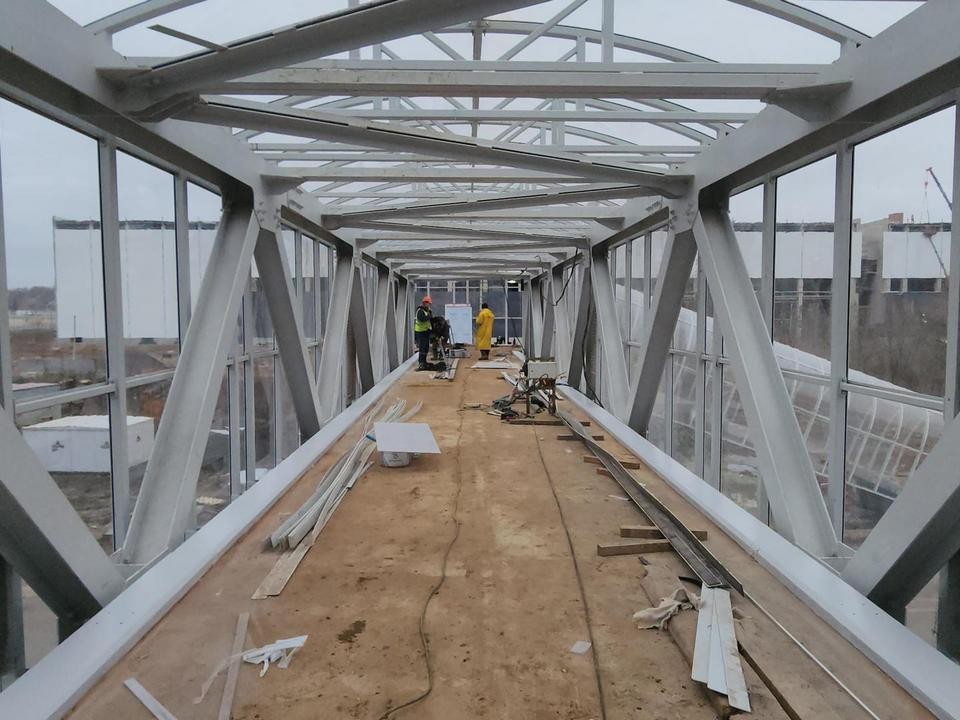 Безопасно перейти через Афанасовское шоссе можно будет по надземным пешеходным переходам