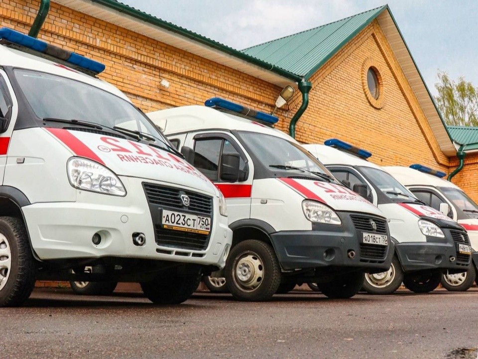 У клинской больницы сделали тротуары и упростили въезд