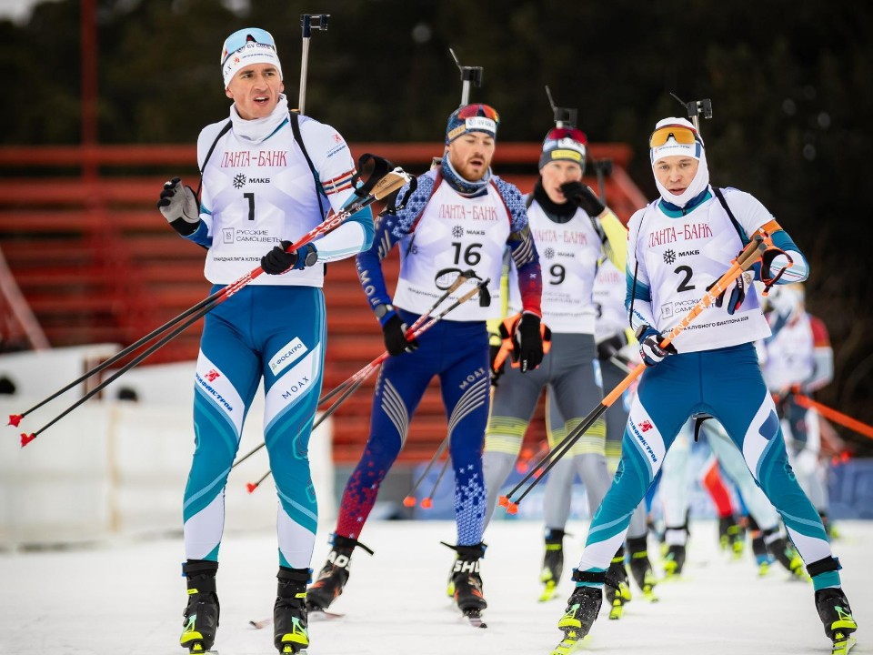 Три медали после упорной борьбы: подмосковные спортсмены поднялись на пьедестал клубного биатлона