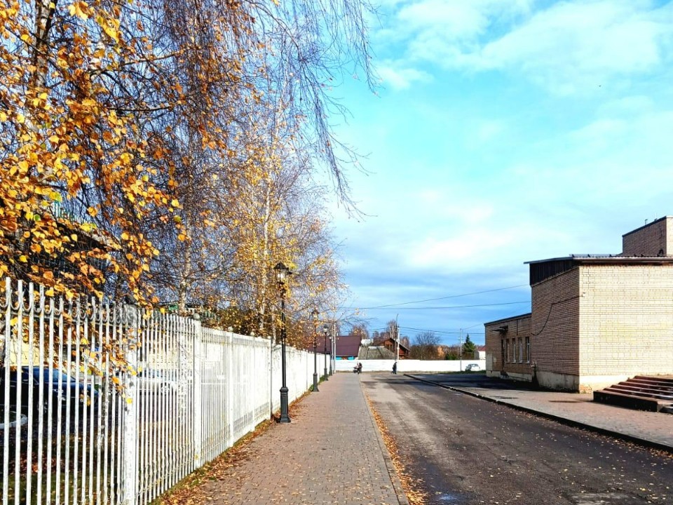 Коммунальщики Лотошина починили фонари на улице Центральной