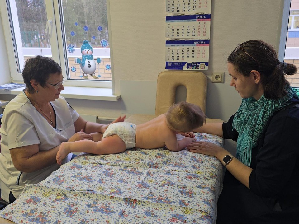Вместе к первым шагам: как в Видновском перинатальном центре малышей учат ходить и причем тут массаж?