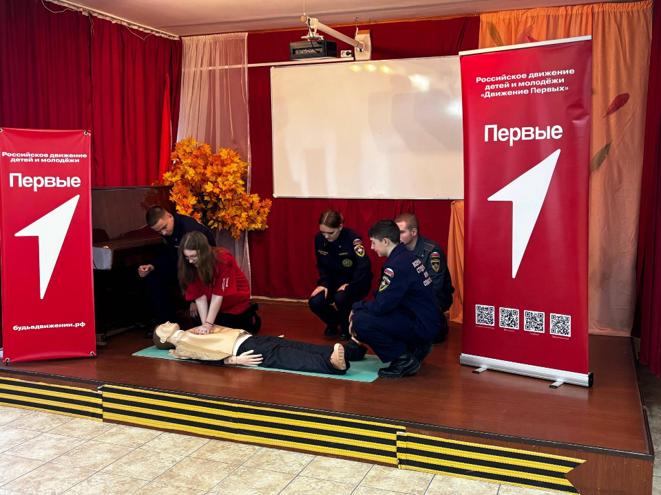 Каникулы с пользой: чеховские школьники освоили навыки сердечно-легочной реанимации и фиксации травм