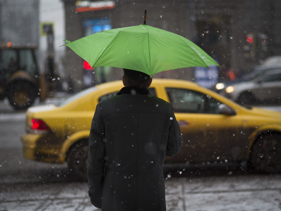 Подмосковье ждут сюрпризы: почему этой зимой придется носить и пуховик, и зонтик — ответ Вильфанда